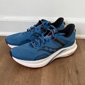 Men’s Saucony Tempus running shoes